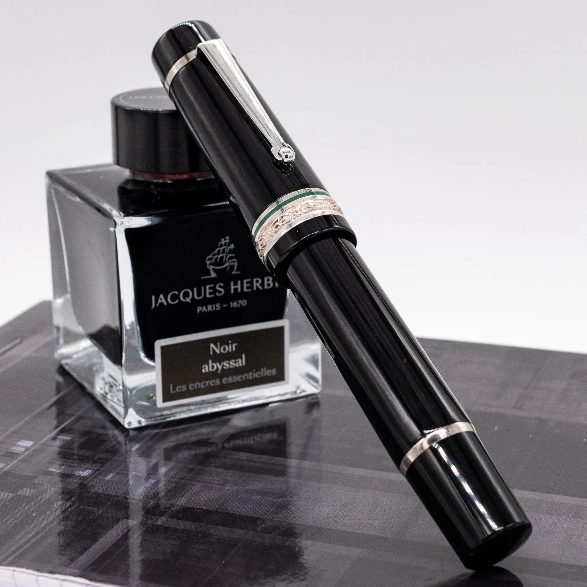 Delta Magnifica Green Fountain Pen